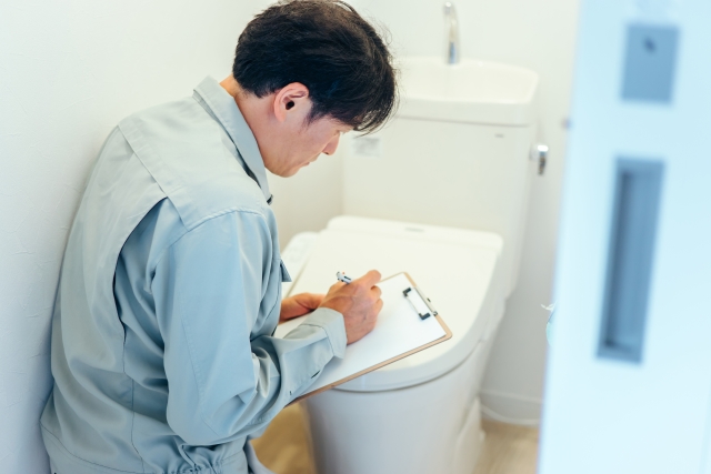 トイレ配管の水漏れ発生！原因と自分でできる修理方法