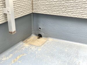 ベランダ排水溝のつまり原因と自分で解消する方法