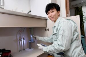 下水つまりの原因とは？自分でできる解消法と業者依頼の見極め方