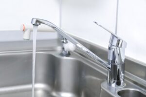 蛇口の水漏れ原因と修理方法を徹底解説！初心者向けガイド