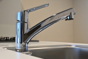 キッチン蛇口交換の料金相場は？工事費込みで徹底解説